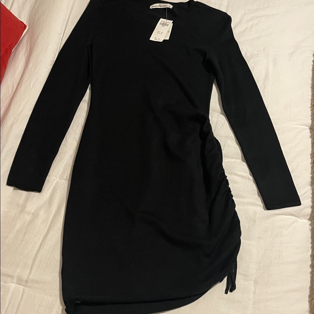Abercrombie sweater dress
Brand new!
Size S